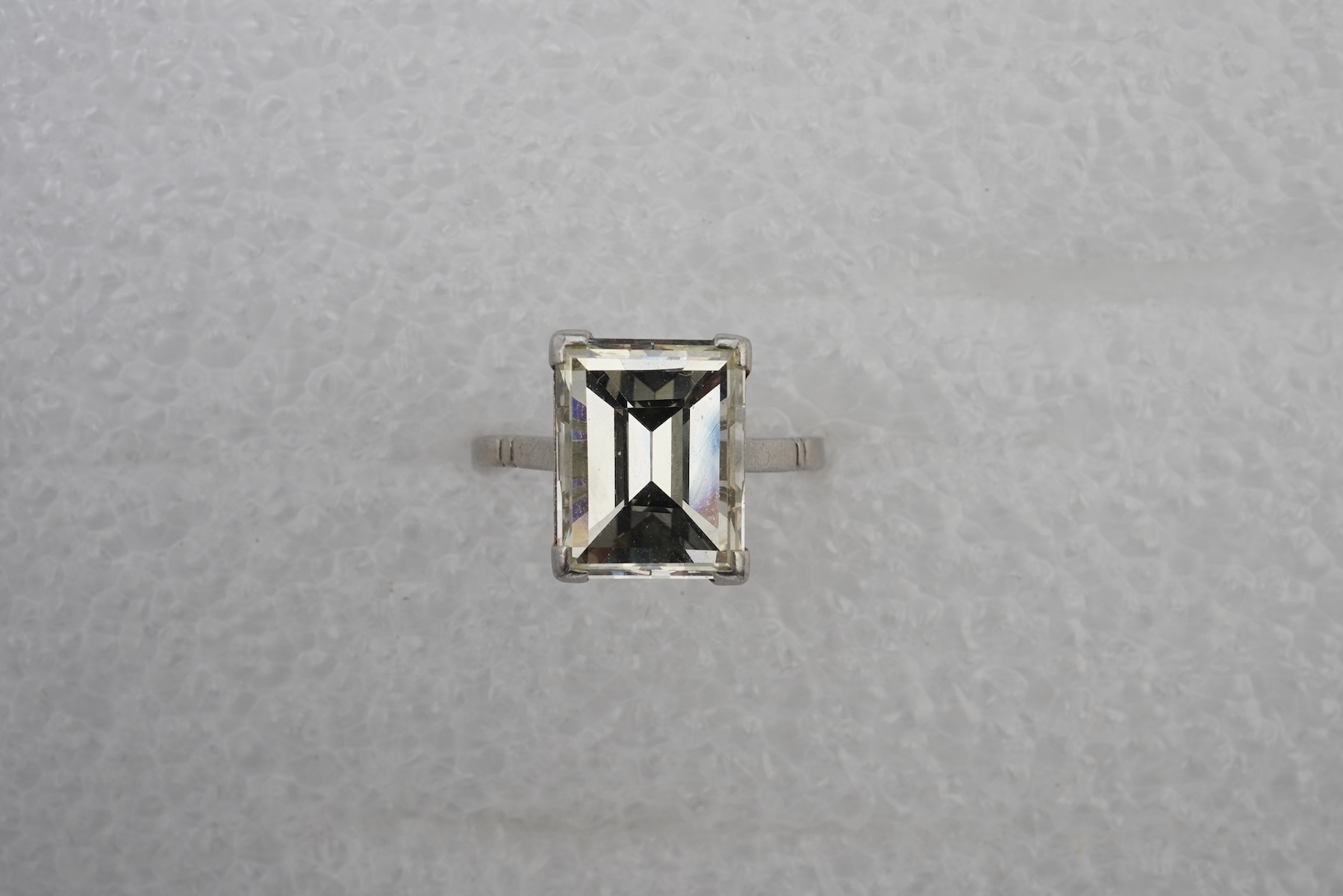 An Art Deco diamond solitaire ring, 1930s